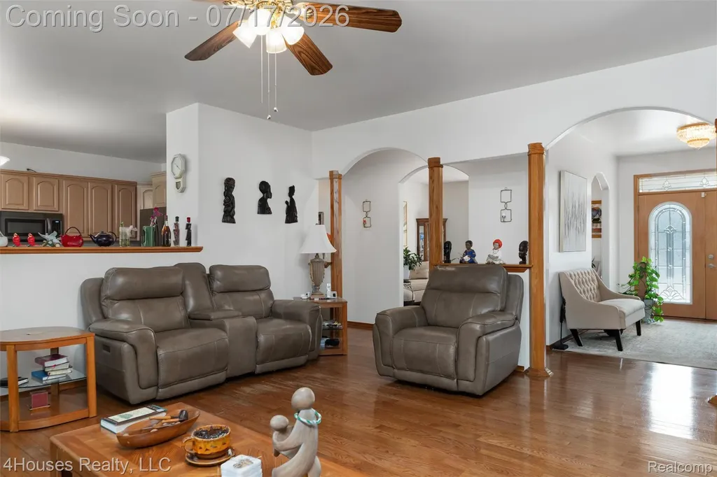 624 Orchard Lake Road Pontiac City MI 48341