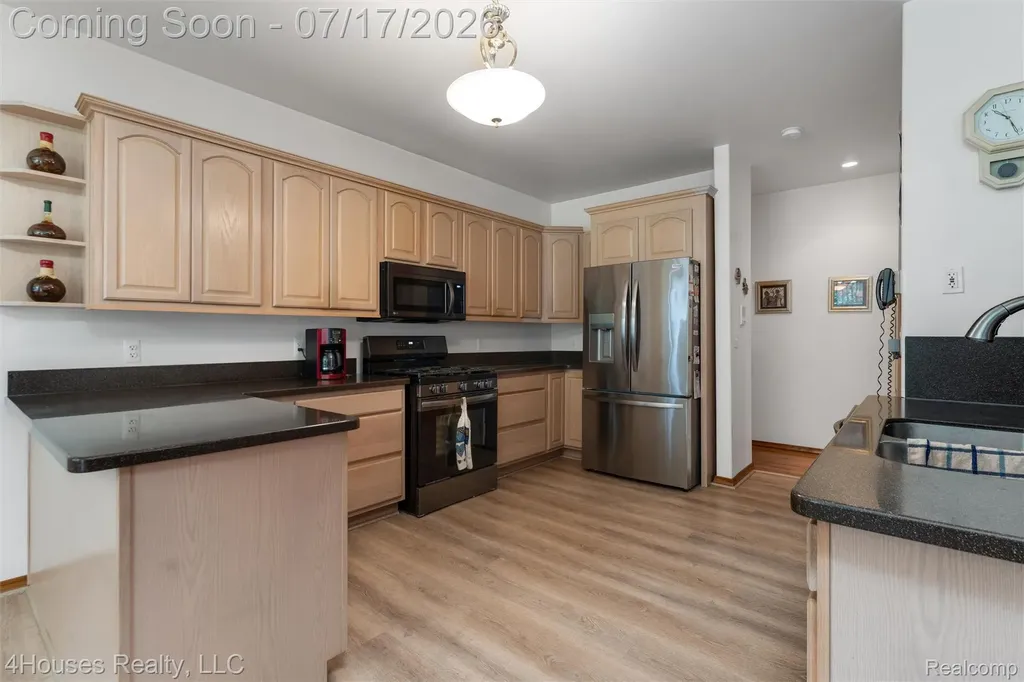 624 Orchard Lake Road Pontiac City MI 48341