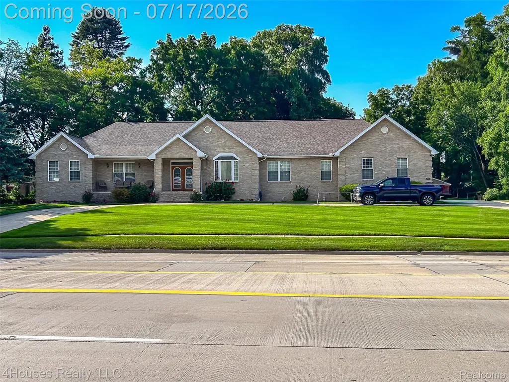 624 Orchard Lake Road Pontiac City MI 48341