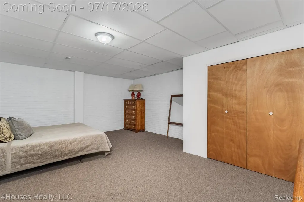 624 Orchard Lake Road Pontiac City MI 48341