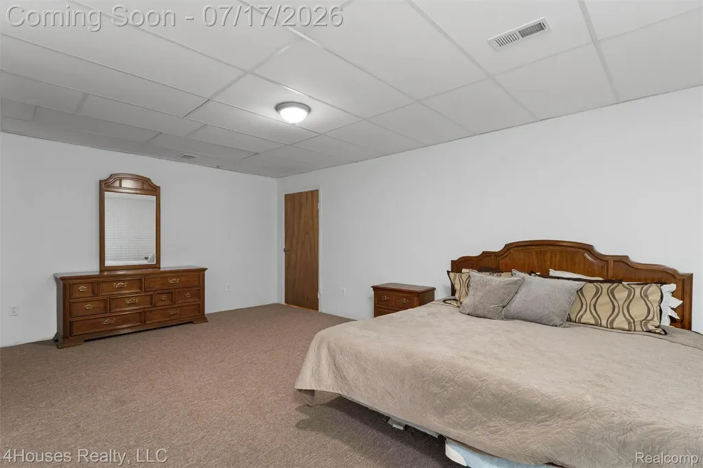 624 Orchard Lake Road Pontiac City MI 48341