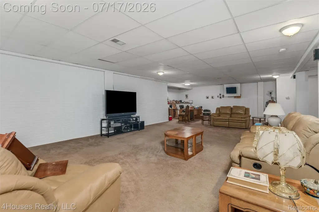 624 Orchard Lake Road Pontiac City MI 48341