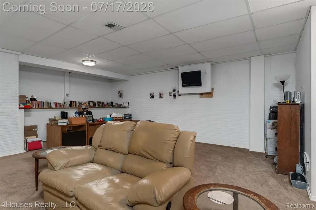 624 Orchard Lake Road Pontiac City MI 48341