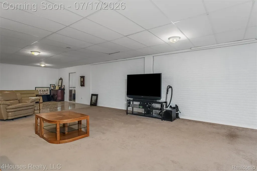 624 Orchard Lake Road Pontiac City MI 48341