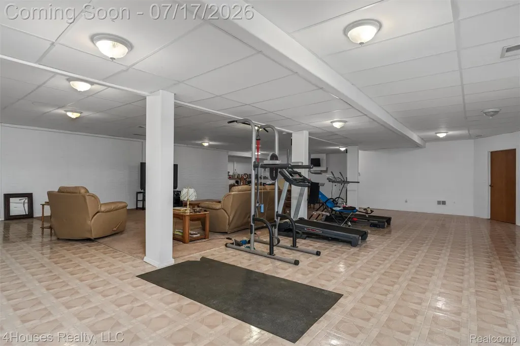 624 Orchard Lake Road Pontiac City MI 48341
