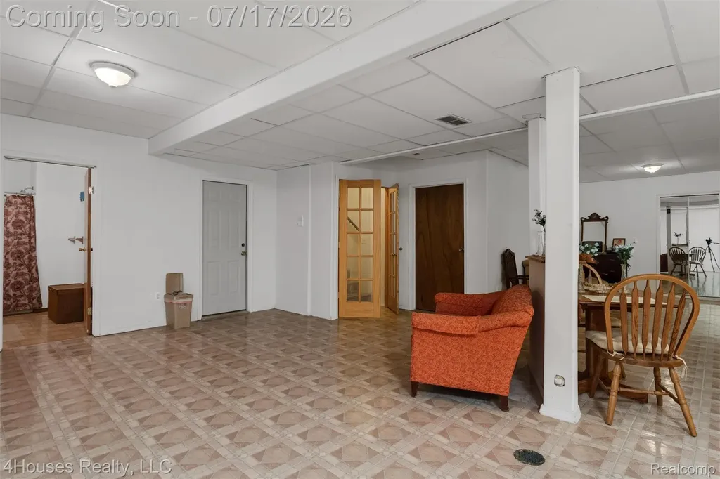 624 Orchard Lake Road Pontiac City MI 48341