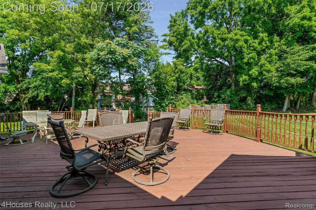 624 Orchard Lake Road Pontiac City MI 48341