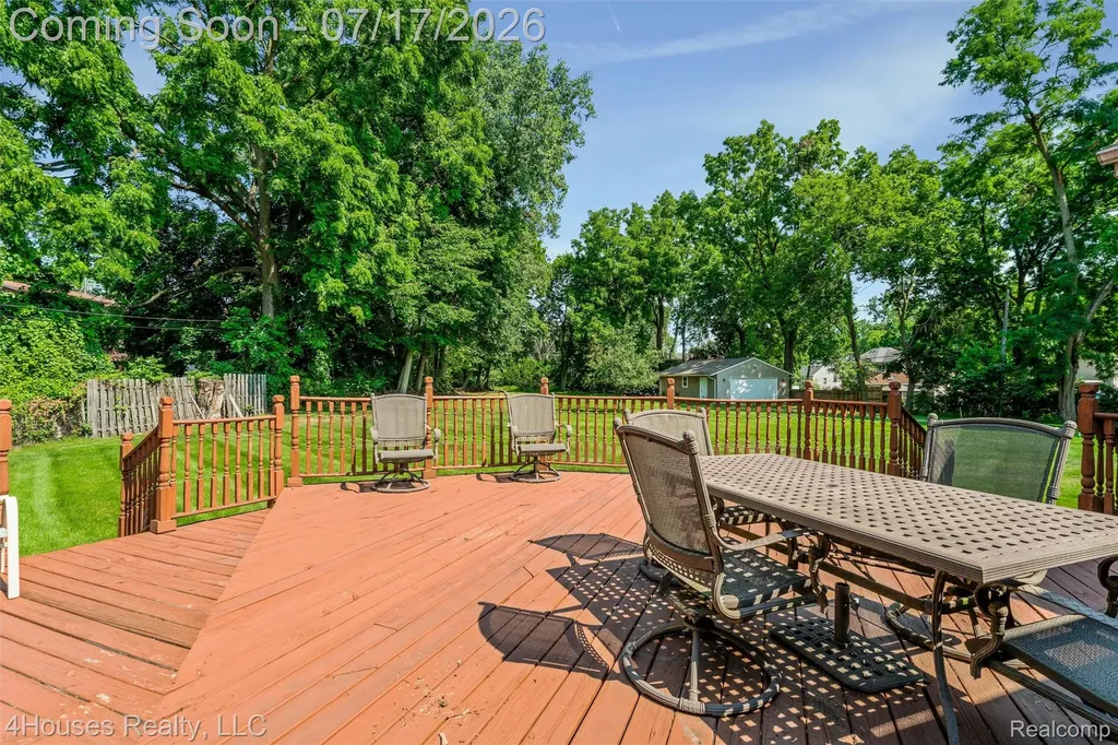 624 Orchard Lake Road Pontiac City MI 48341