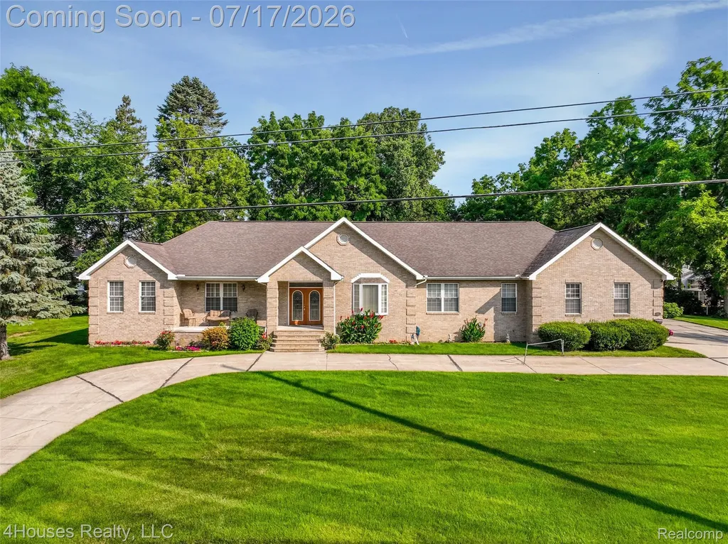 624 Orchard Lake Road Pontiac City MI 48341