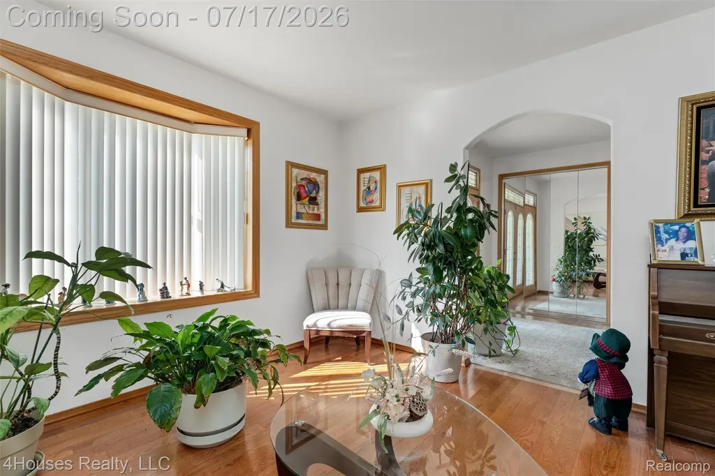 624 Orchard Lake Road Pontiac City MI 48341
