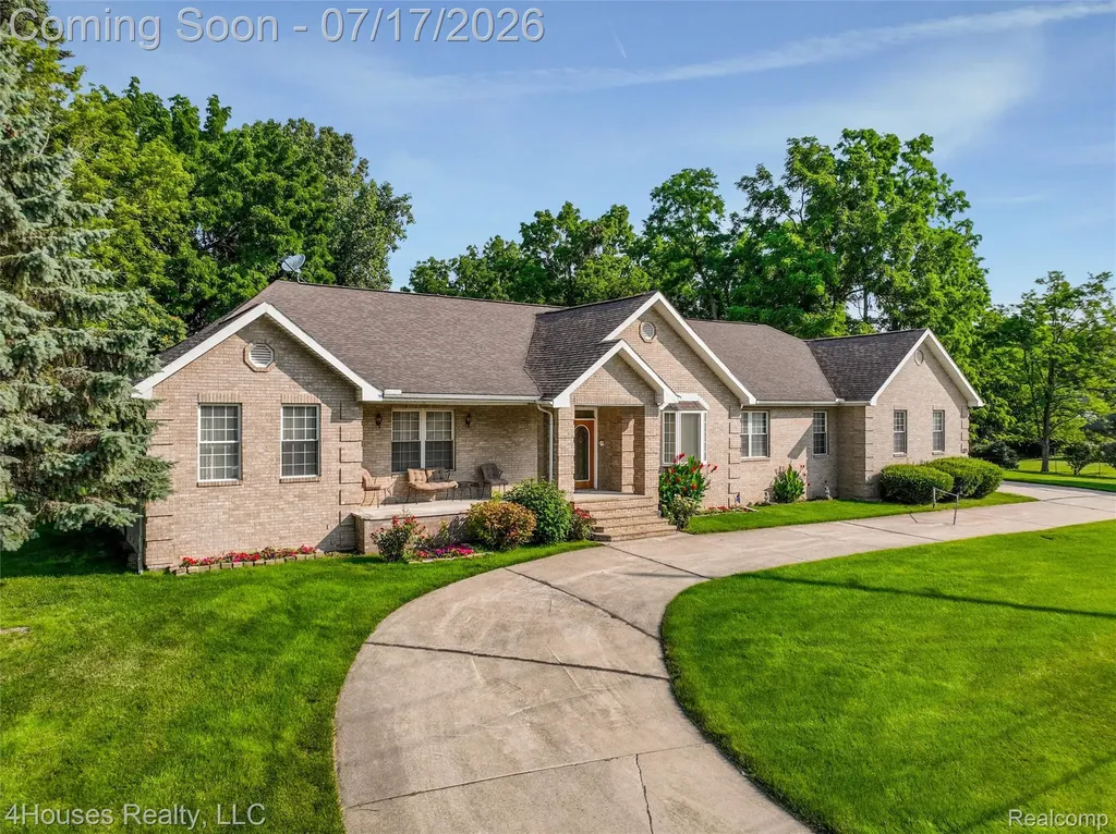 624 Orchard Lake Road Pontiac City MI 48341