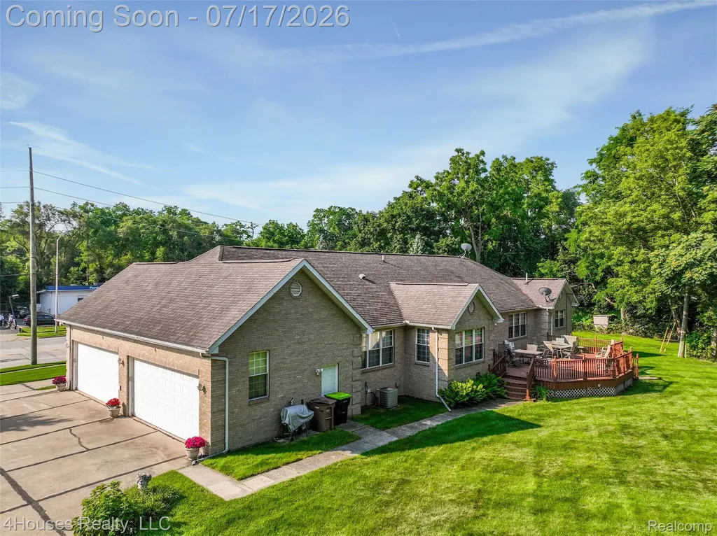624 Orchard Lake Road Pontiac City MI 48341