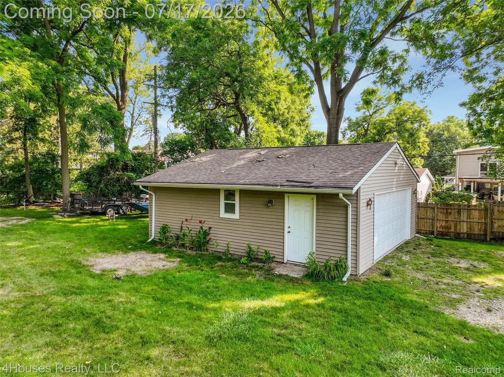 624 Orchard Lake Road Pontiac City MI 48341