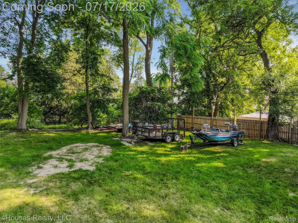 624 Orchard Lake Road Pontiac City MI 48341