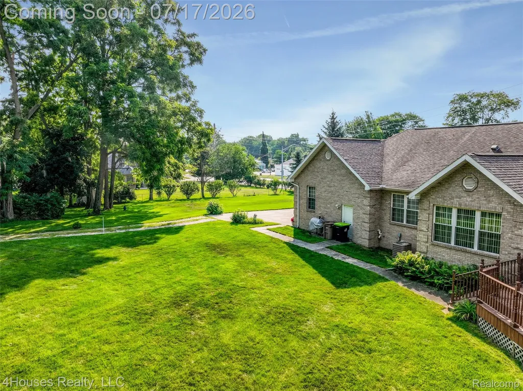 624 Orchard Lake Road Pontiac City MI 48341
