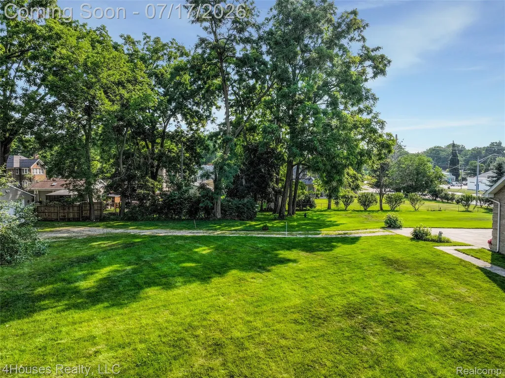 624 Orchard Lake Road Pontiac City MI 48341