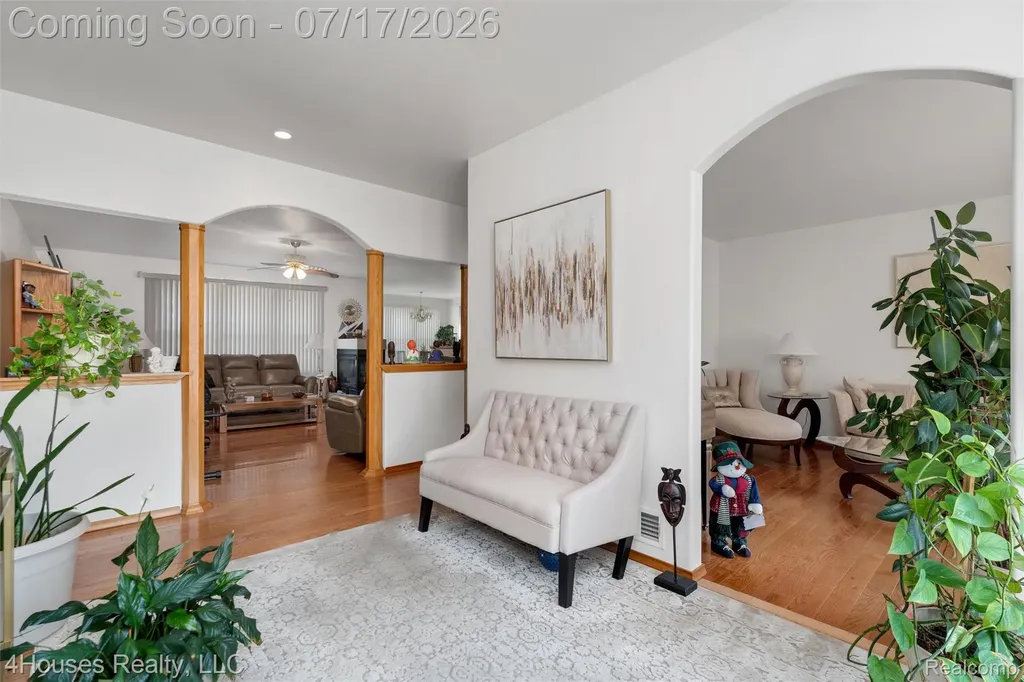 624 Orchard Lake Road Pontiac City MI 48341