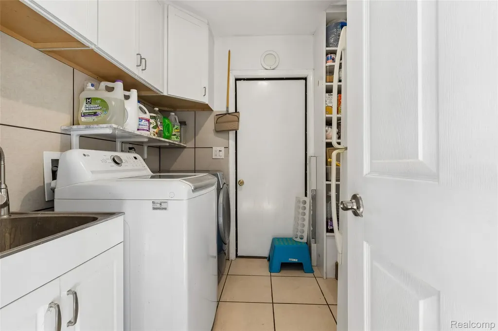 235 Airport Drive Holly Village MI 48442