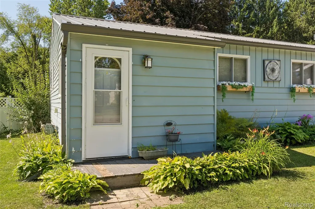 235 Airport Drive Holly Village MI 48442
