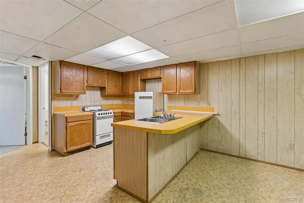 235 Airport Drive Holly Village MI 48442
