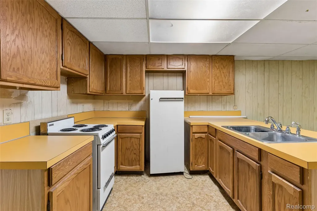 235 Airport Drive Holly Village MI 48442