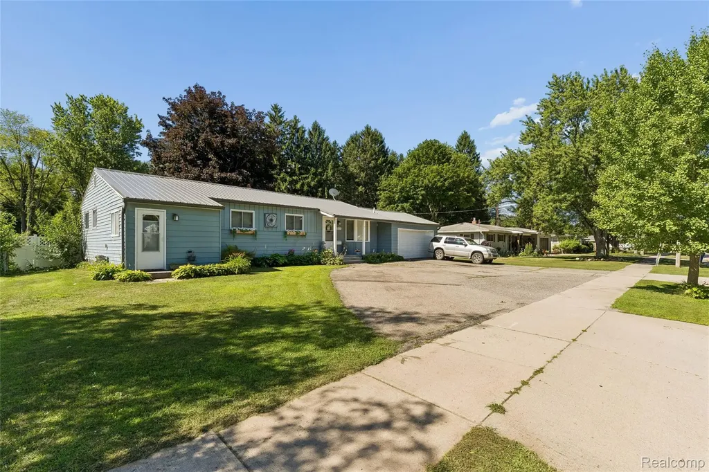 235 Airport Drive Holly Village MI 48442