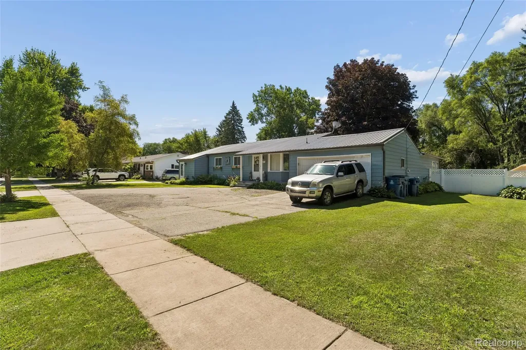 235 Airport Drive Holly Village MI 48442