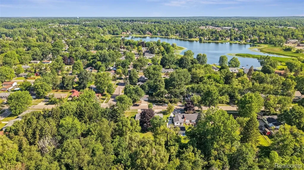 235 Airport Drive Holly Village MI 48442