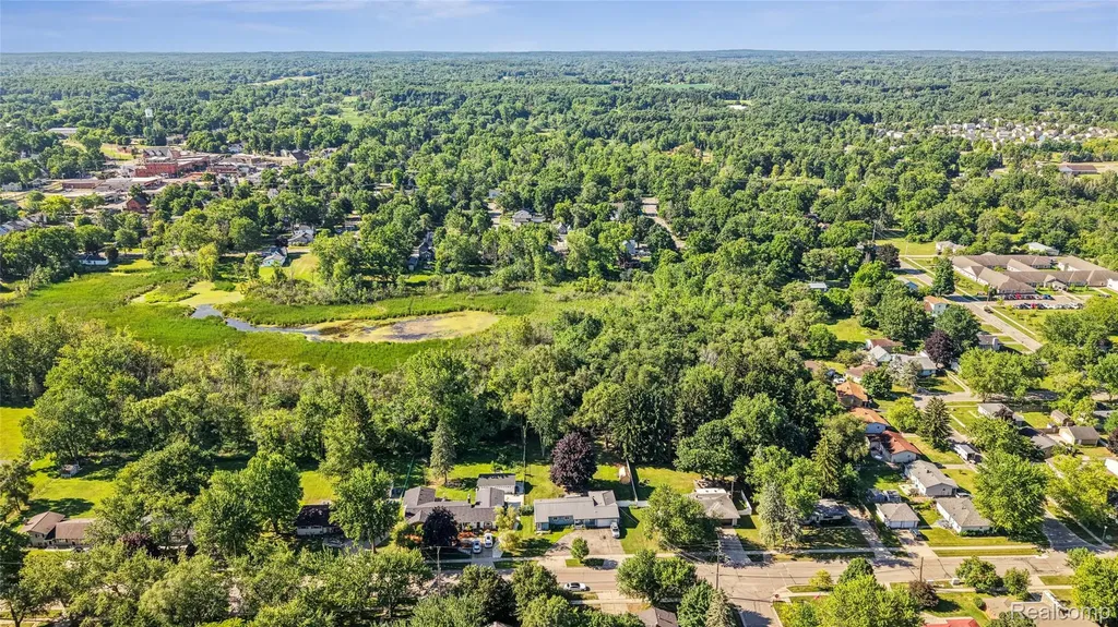 235 Airport Drive Holly Village MI 48442