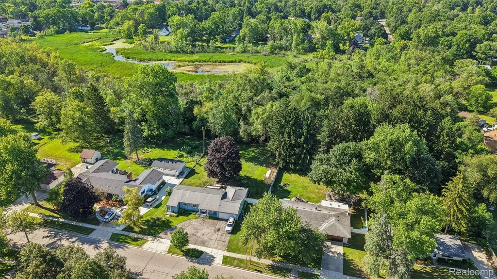 235 Airport Drive Holly Village MI 48442