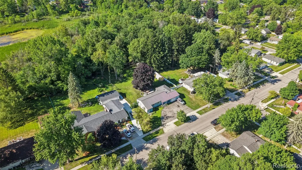 235 Airport Drive Holly Village MI 48442
