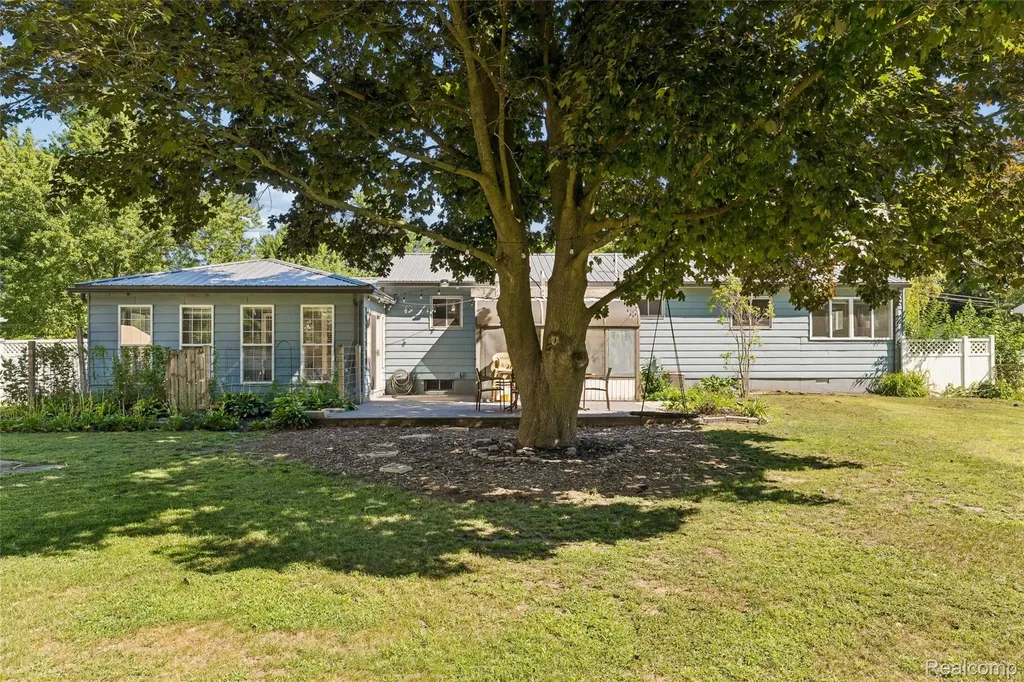 235 Airport Drive Holly Village MI 48442