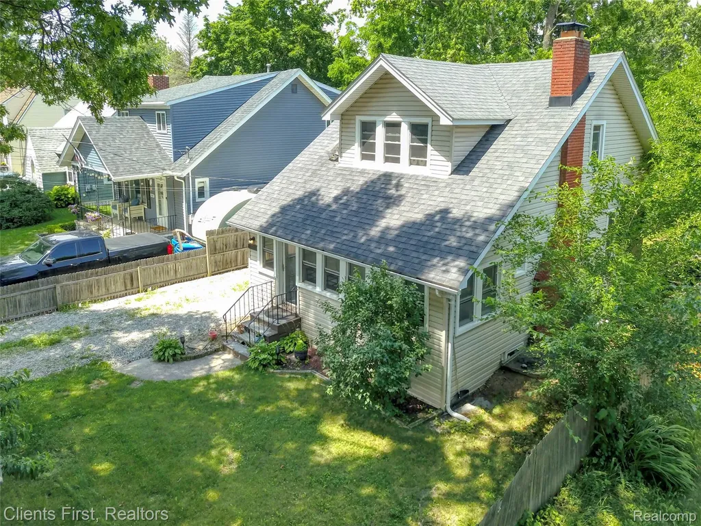 4258 Seeden Street Waterford Charter Township MI 48329