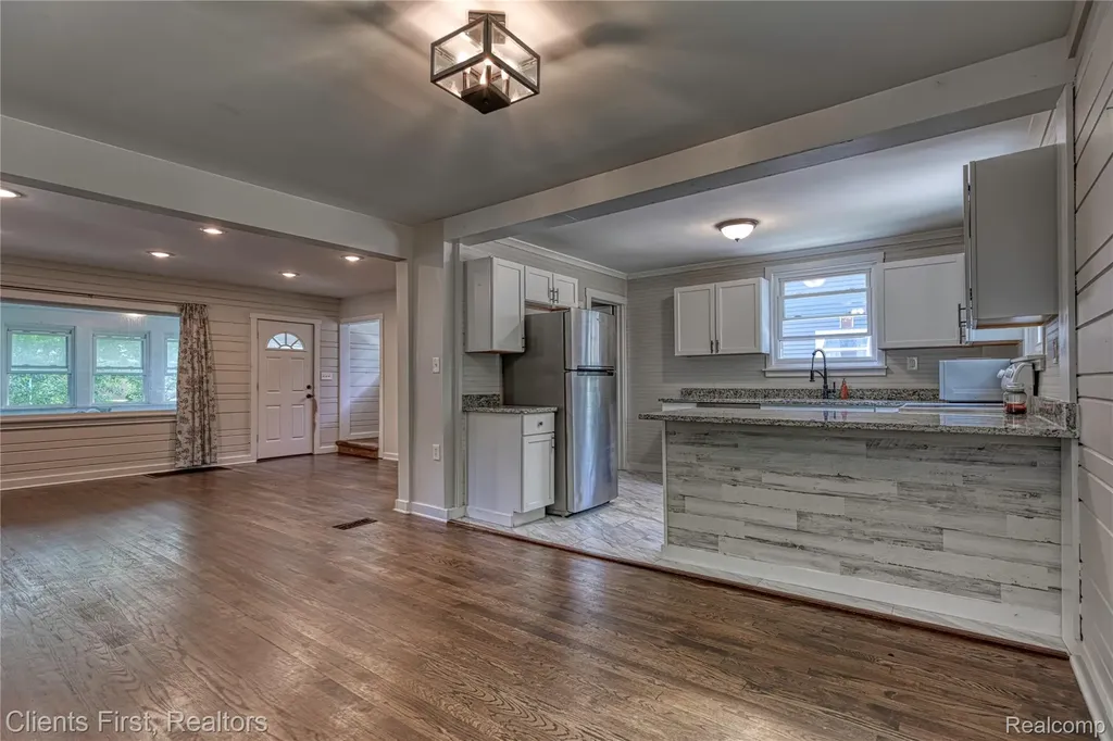 4258 Seeden Street Waterford Charter Township MI 48329