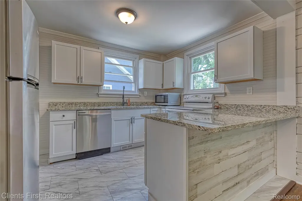 4258 Seeden Street Waterford Charter Township MI 48329