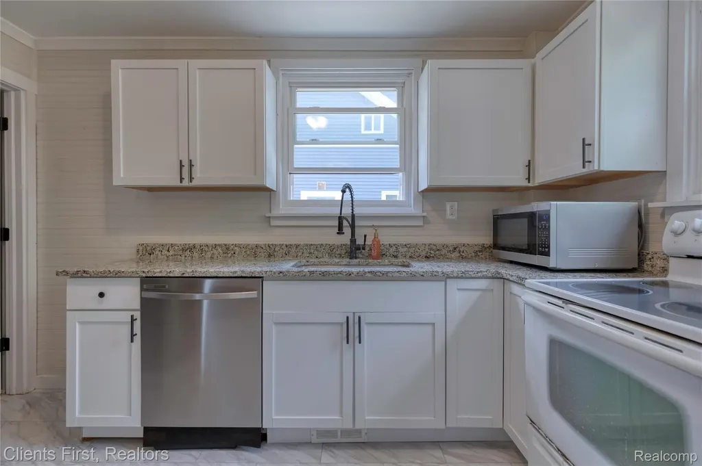 4258 Seeden Street Waterford Charter Township MI 48329