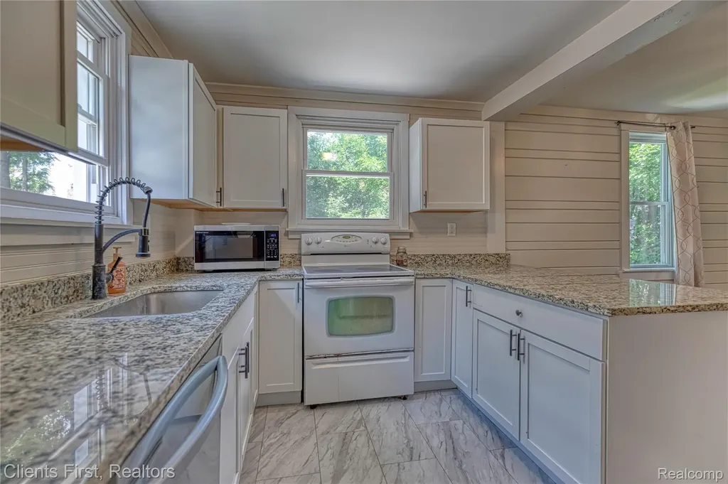 4258 Seeden Street Waterford Charter Township MI 48329