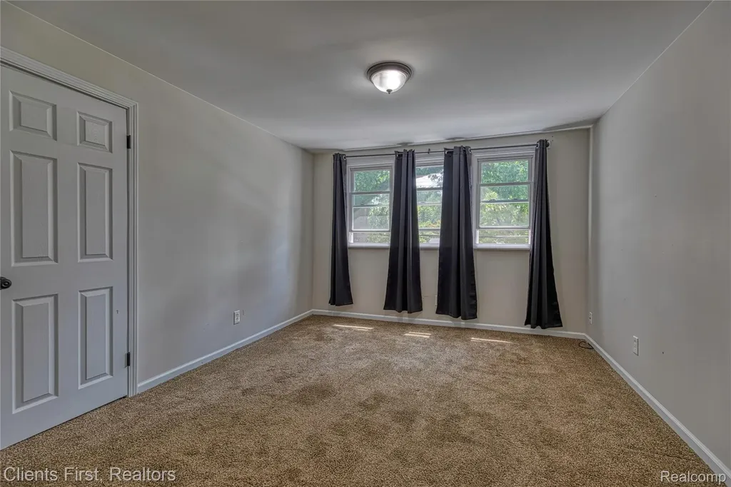 4258 Seeden Street Waterford Charter Township MI 48329