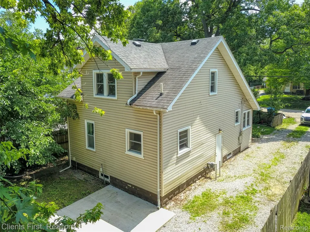 4258 Seeden Street Waterford Charter Township MI 48329