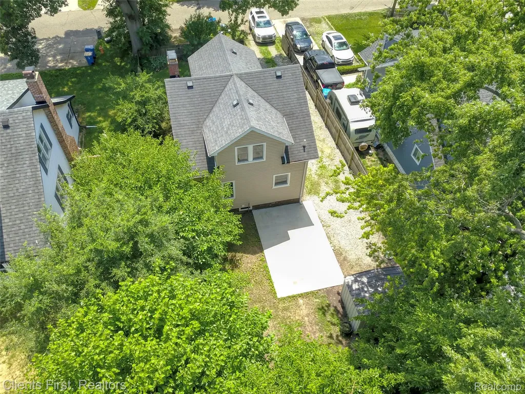 4258 Seeden Street Waterford Charter Township MI 48329