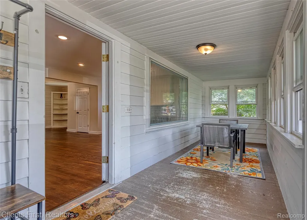 4258 Seeden Street Waterford Charter Township MI 48329