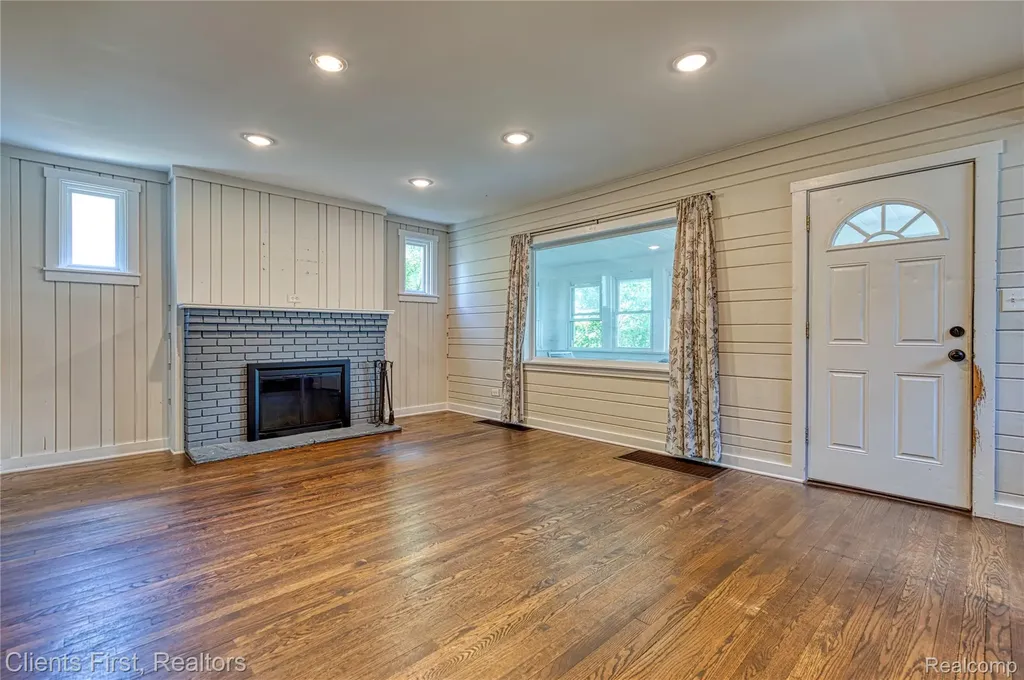 4258 Seeden Street Waterford Charter Township MI 48329