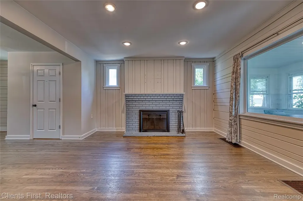 4258 Seeden Street Waterford Charter Township MI 48329