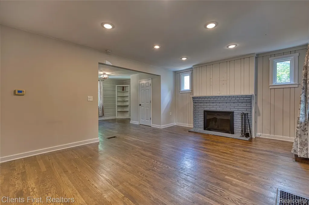 4258 Seeden Street Waterford Charter Township MI 48329