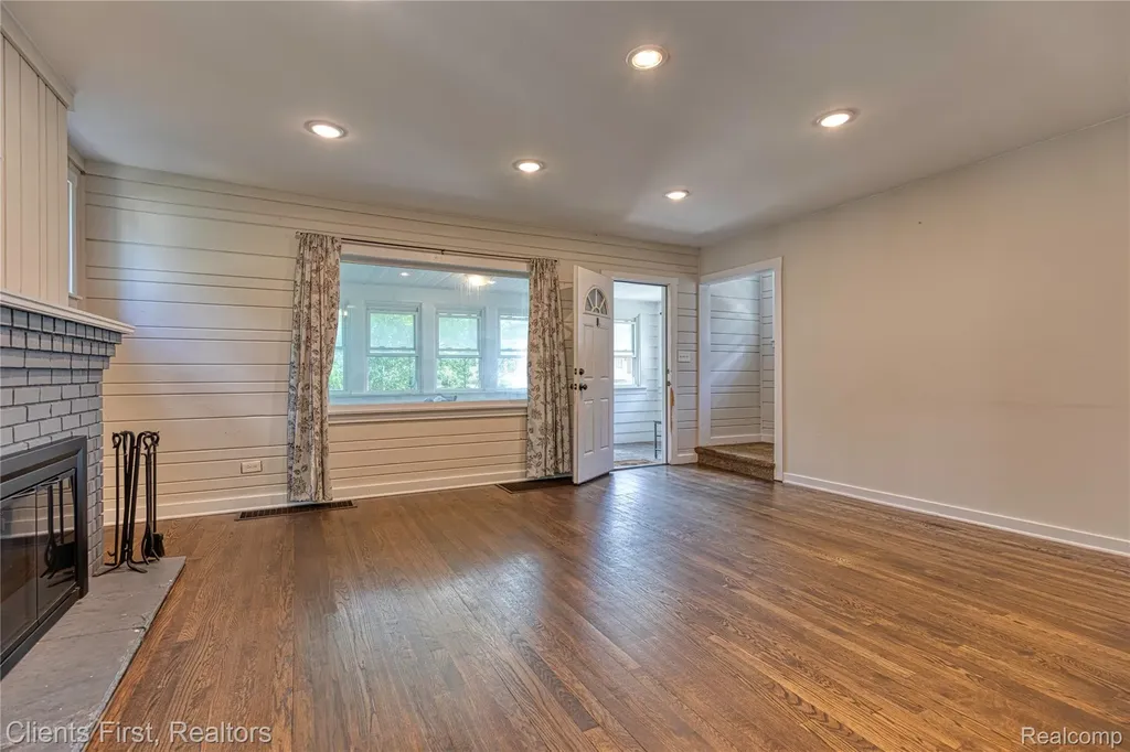 4258 Seeden Street Waterford Charter Township MI 48329
