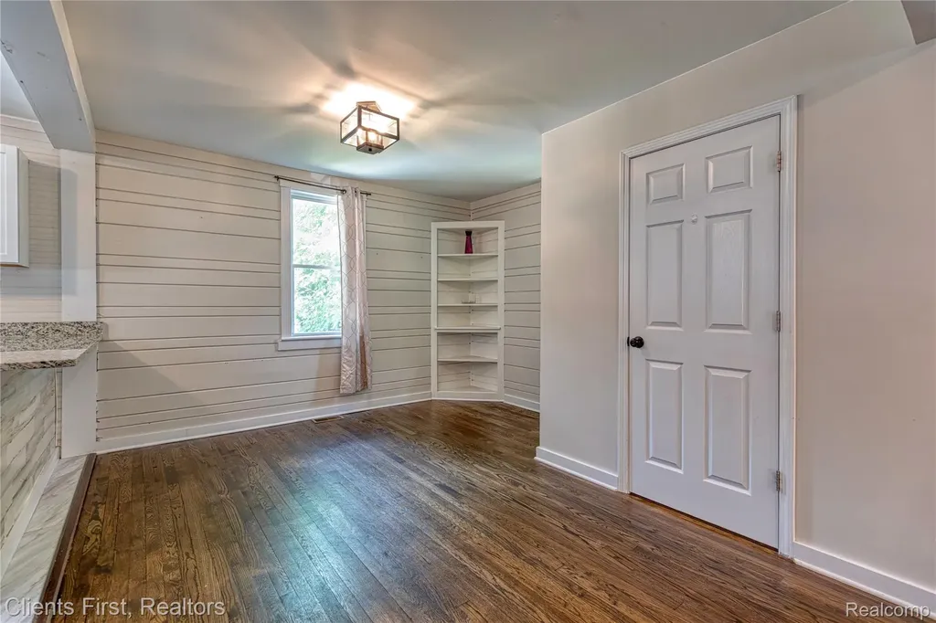4258 Seeden Street Waterford Charter Township MI 48329
