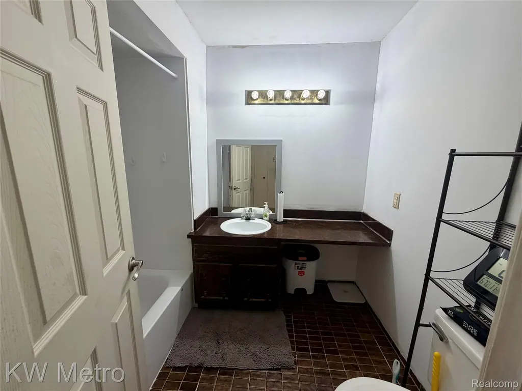 41694 Bedford Wayne City MI 48187