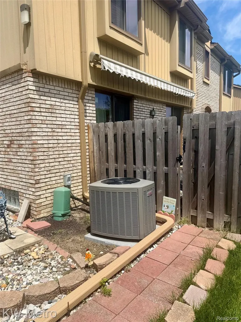 41694 Bedford Wayne City MI 48187