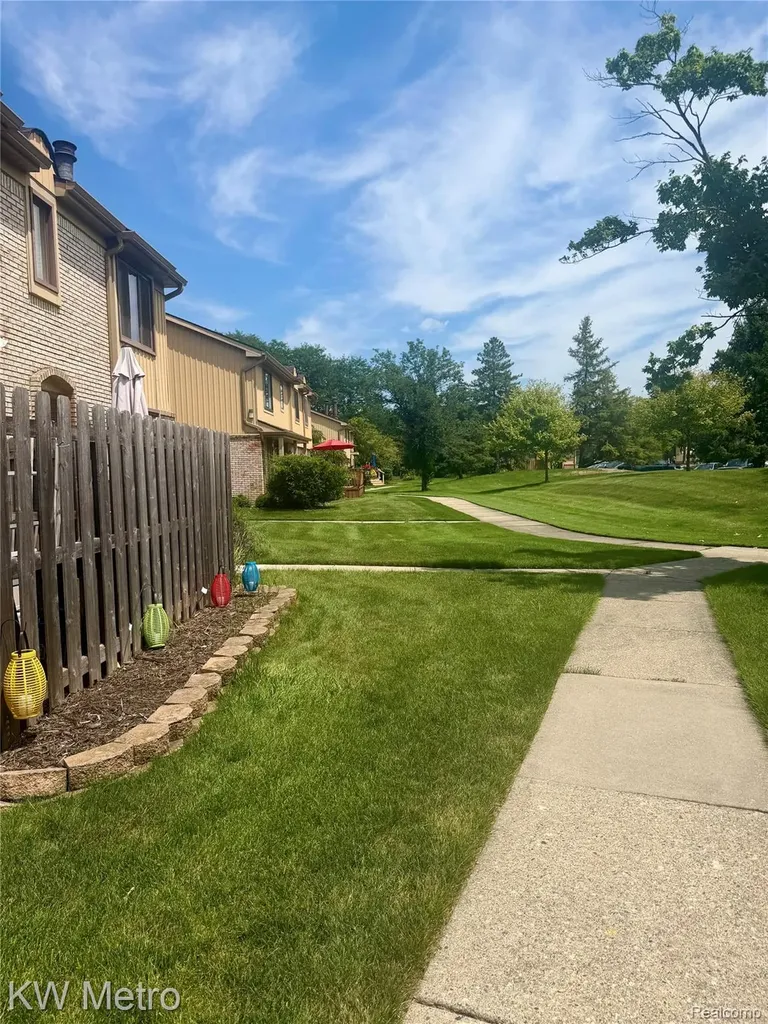 41694 Bedford Wayne City MI 48187