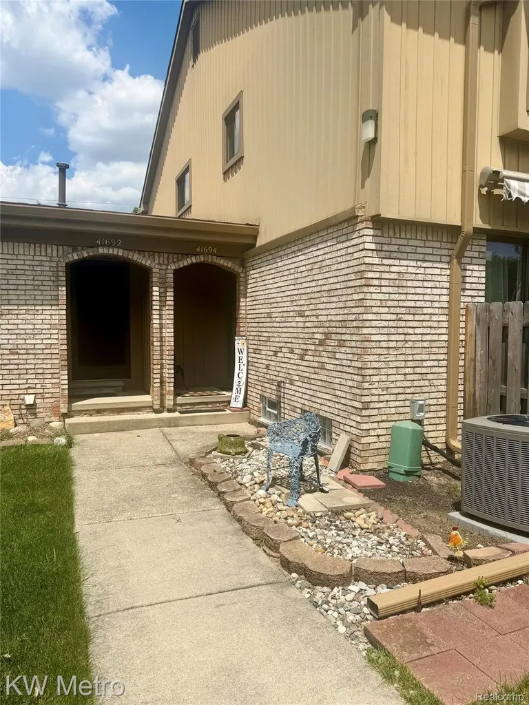 41694 Bedford Wayne City MI 48187